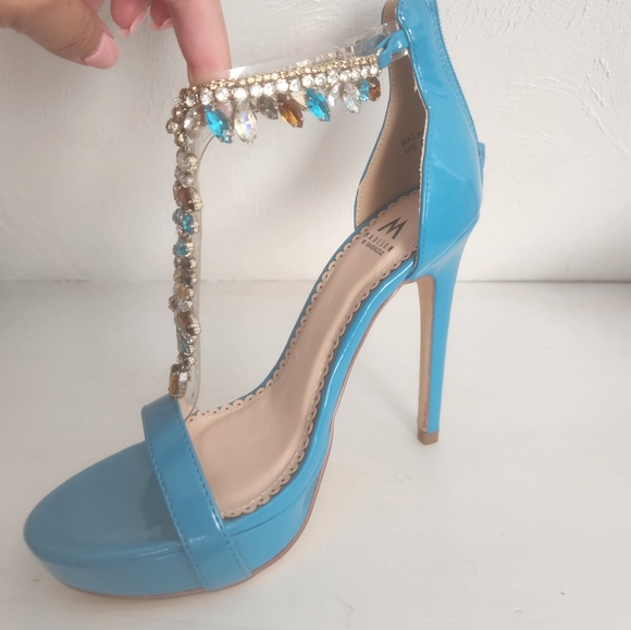 Heels - Picture 3 of 4